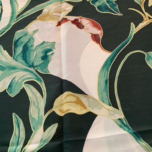 WHBM Scarf NWT  - Picture 5 of 6